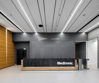 Focus Lp- אריח מאורך פריק - מדטרוניק - סתר אדריכלים, צלם עוזי פורת